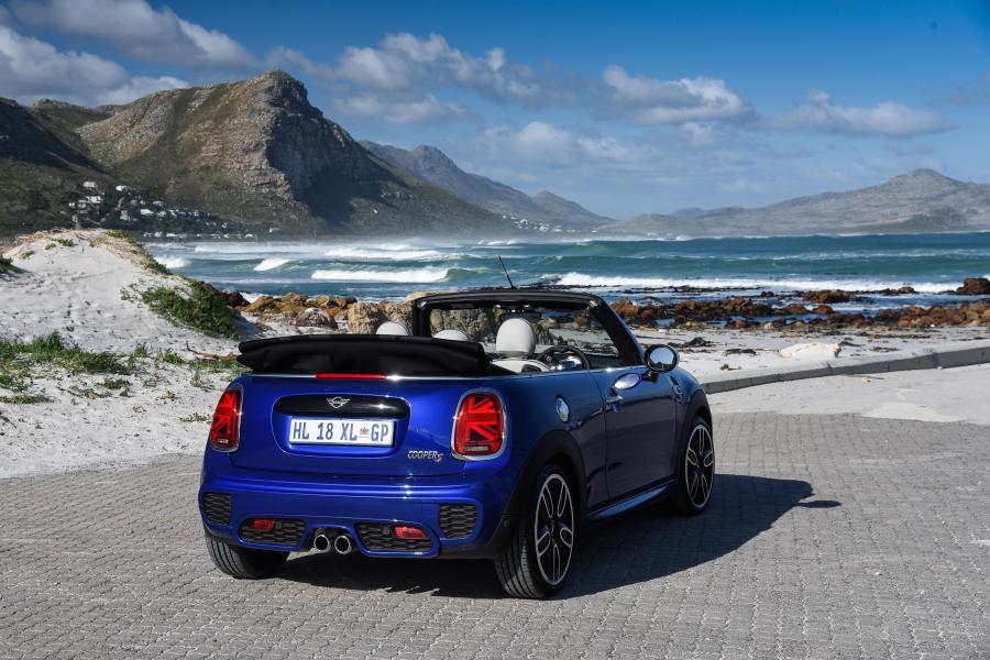  Mini Cooper S Cabrio (F57) 2018 года  (ZA) (фото 26 из 35)
